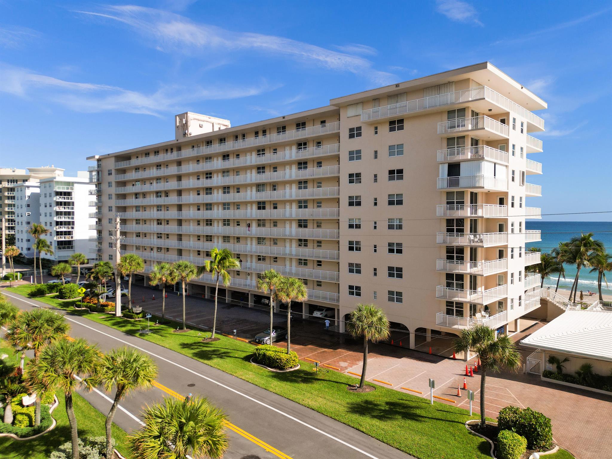 1051 Hillsboro Mile 510e