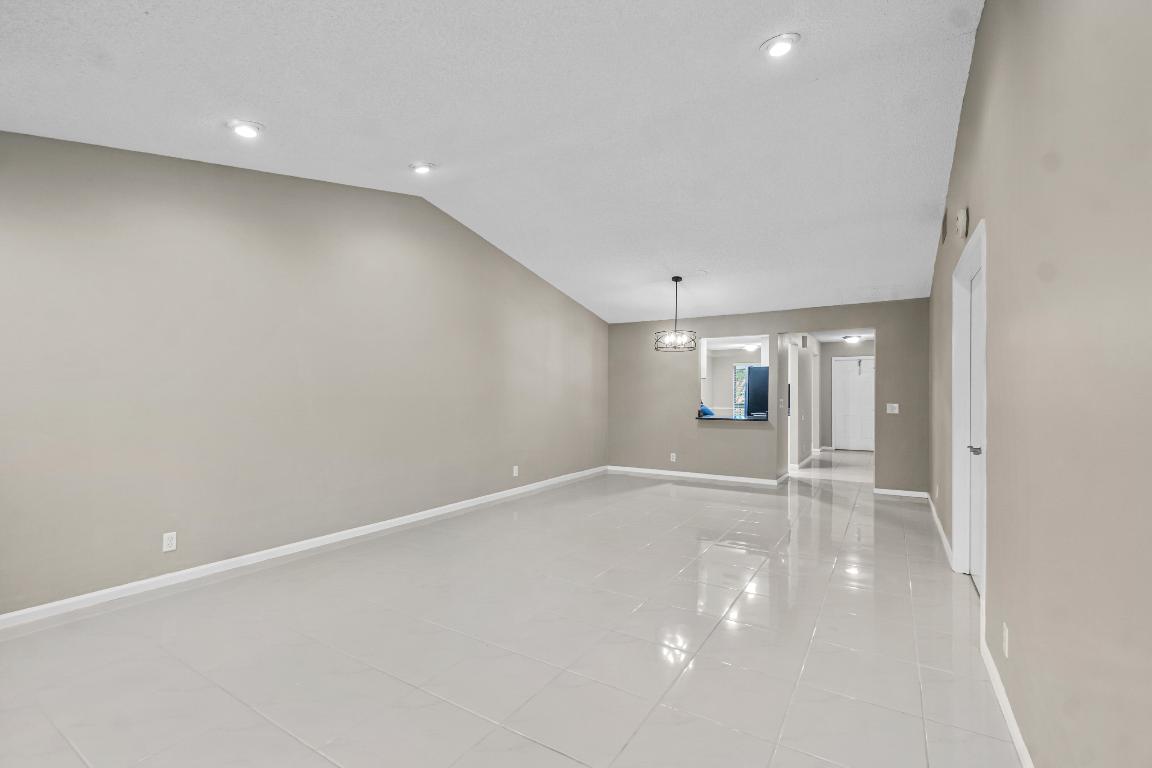 10137 Mangrove Drive 202, Boynton Beach Unit: 202