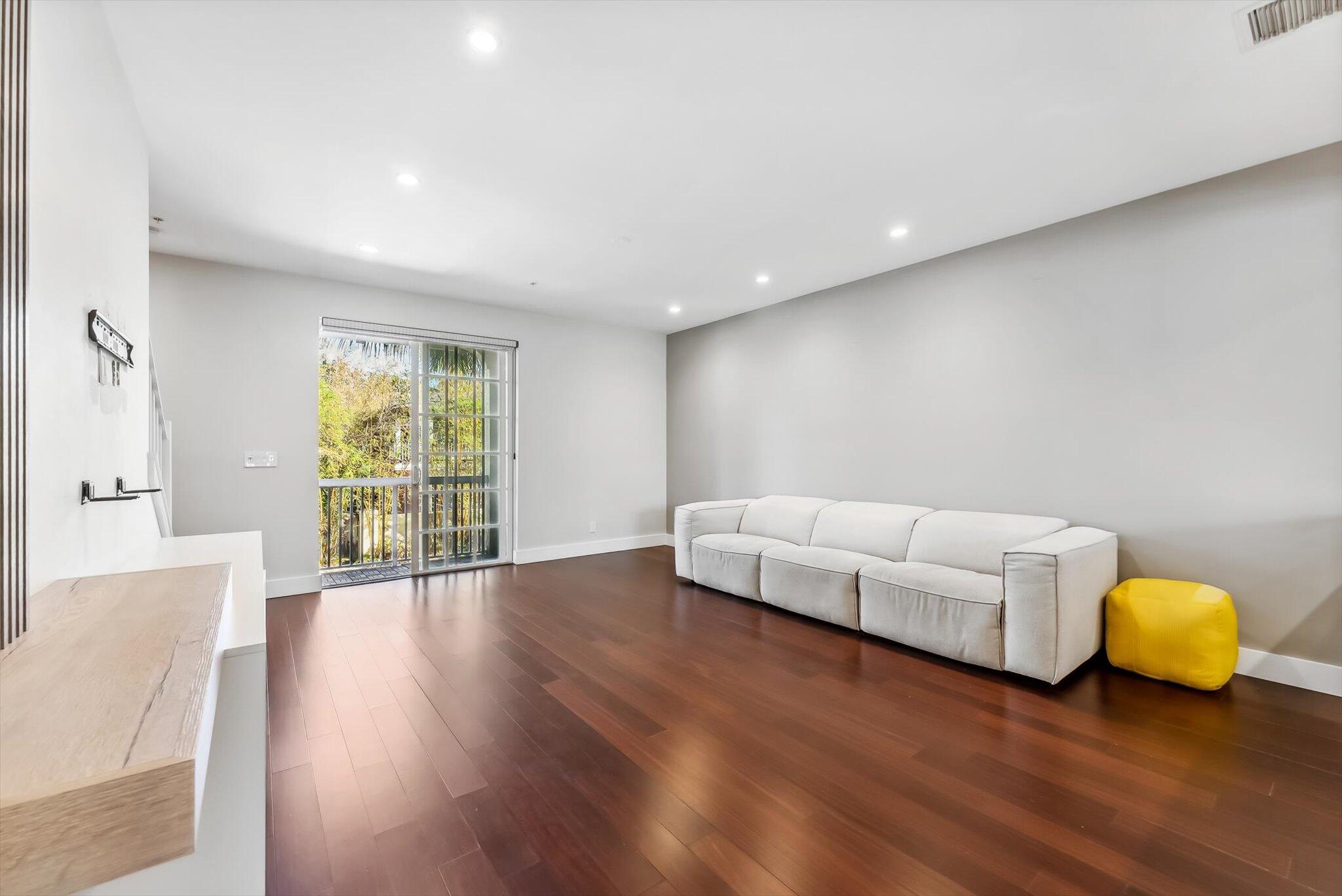 106 SW 1st Avenue