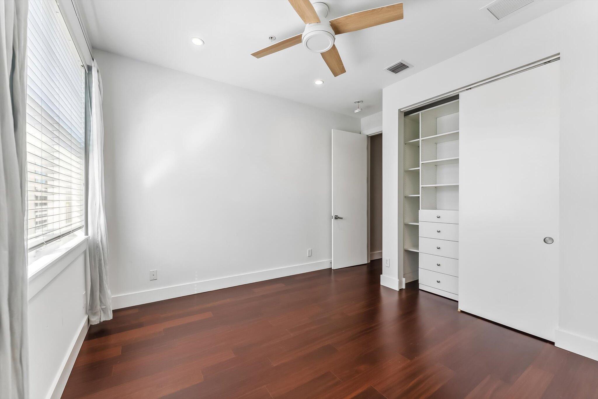 106 SW 1st Avenue