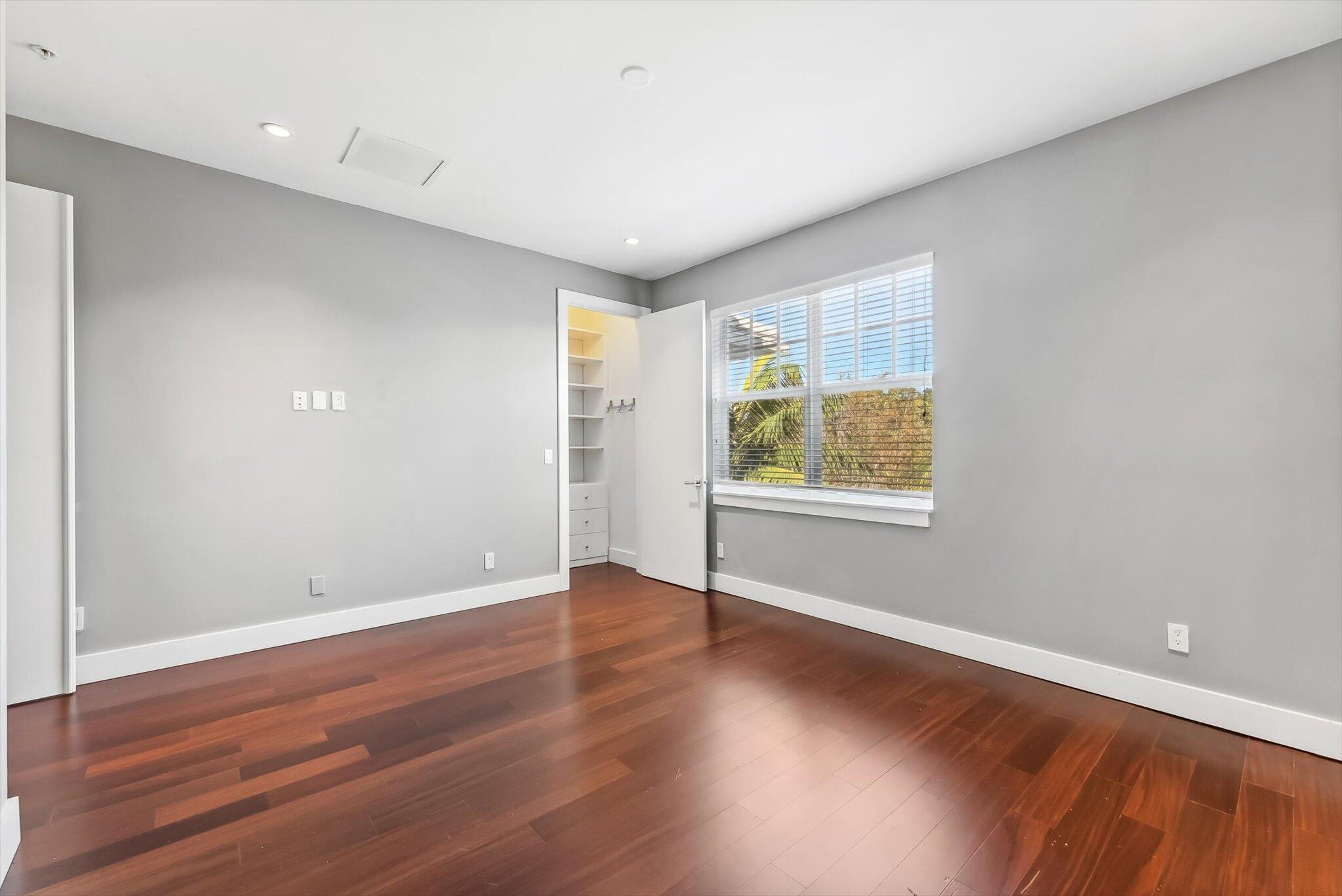 106 SW 1st Avenue