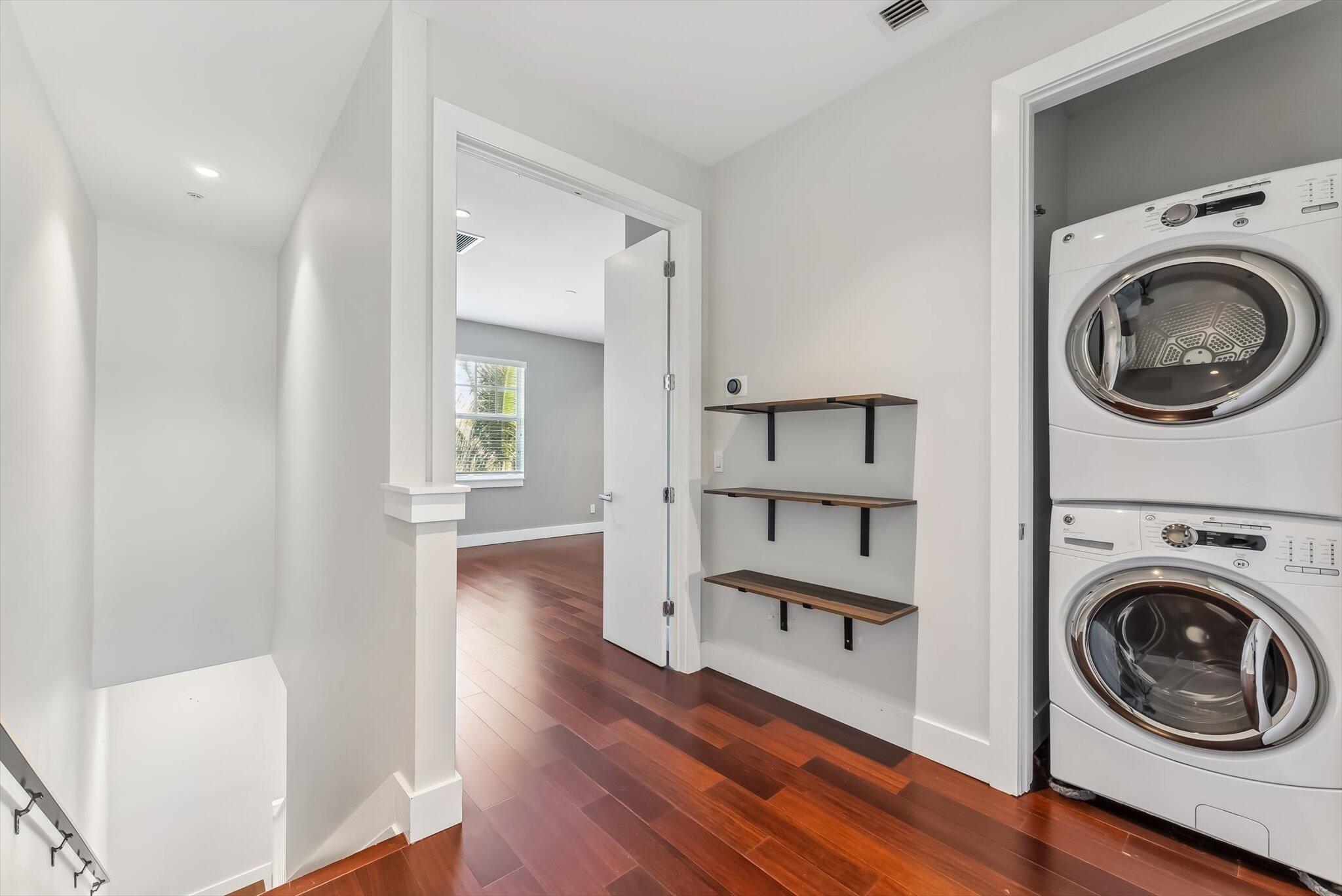 106 SW 1st Avenue