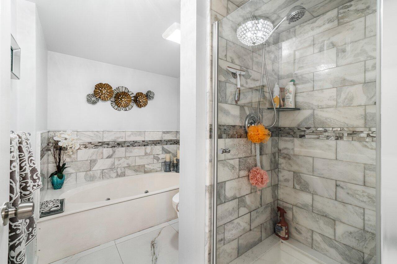 5850 Camino Del Sol 201