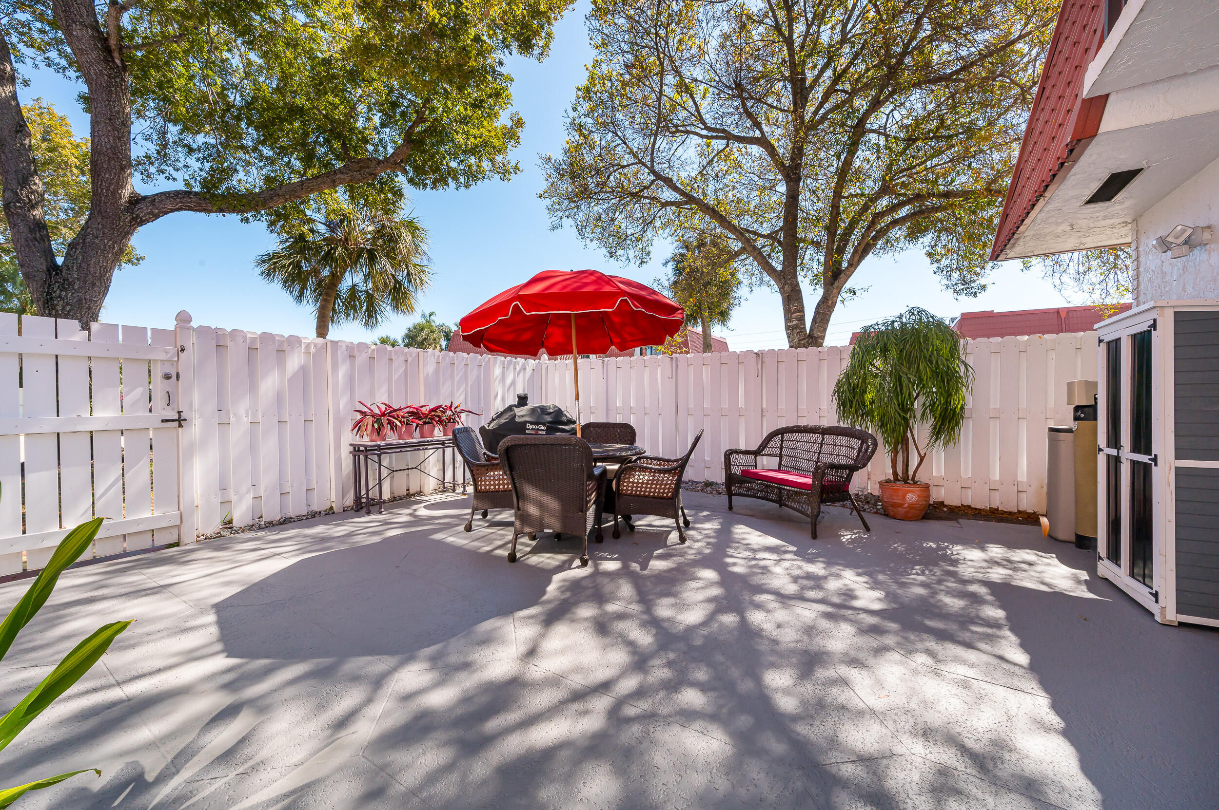 1422 Oxford Lane 14d