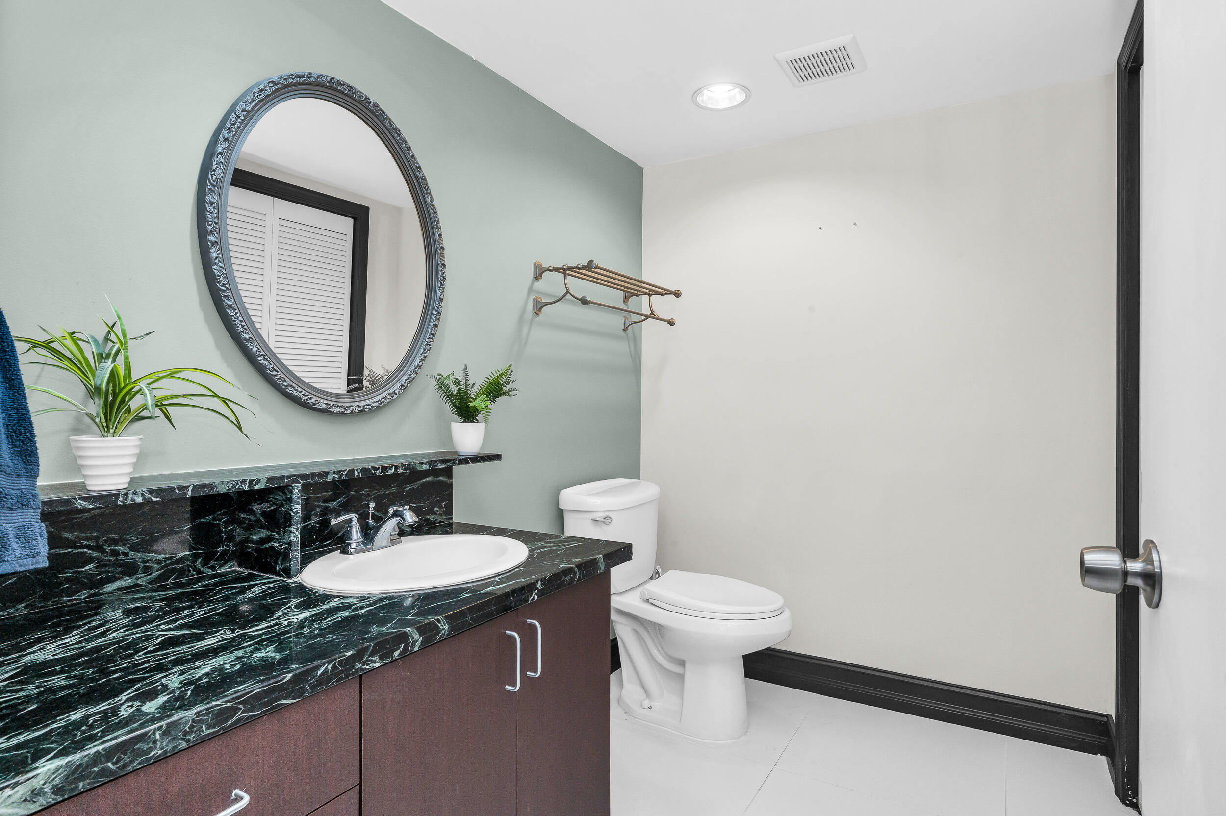 1422 Oxford Lane 14d