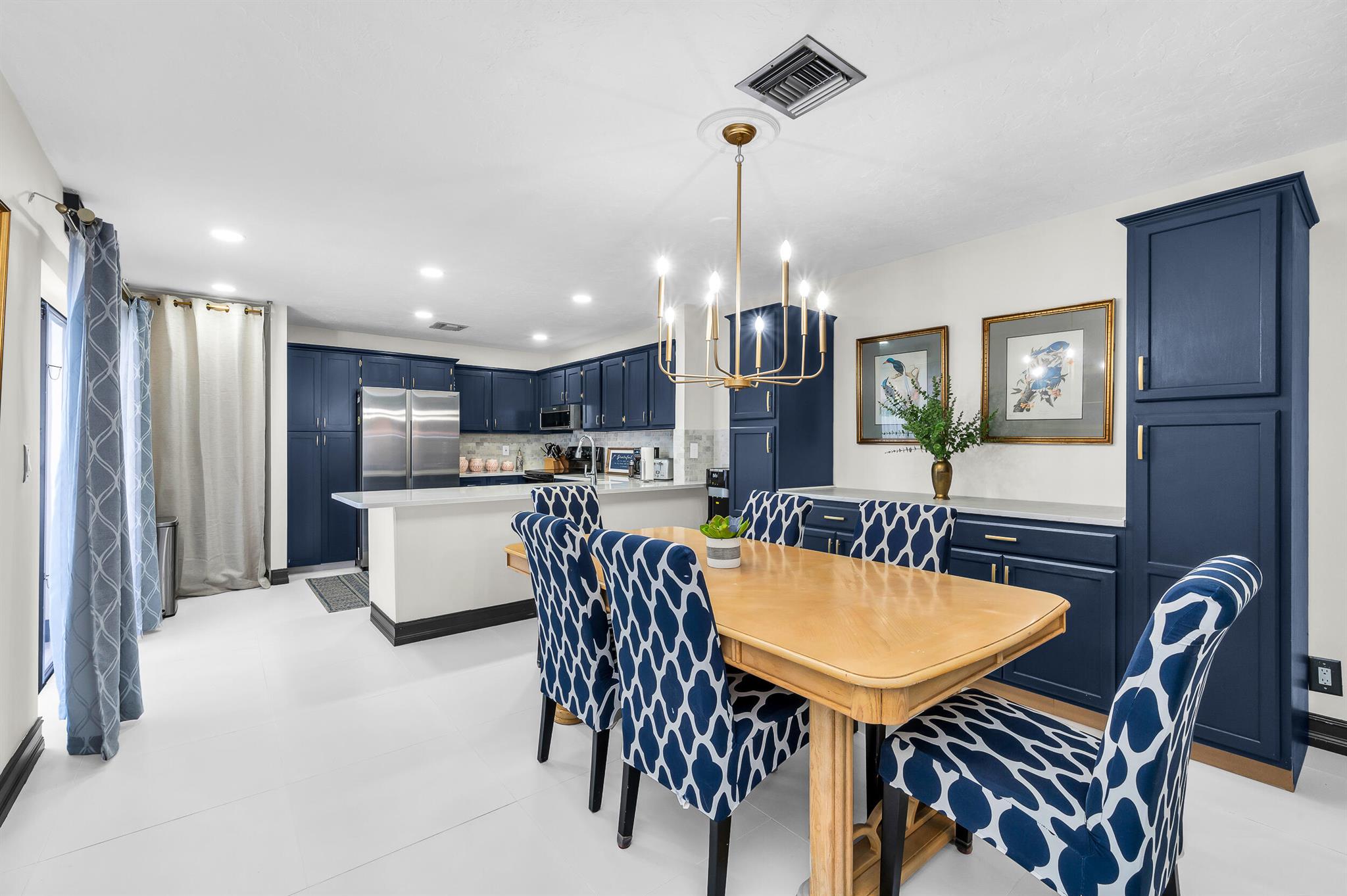 1422 Oxford Lane 14d