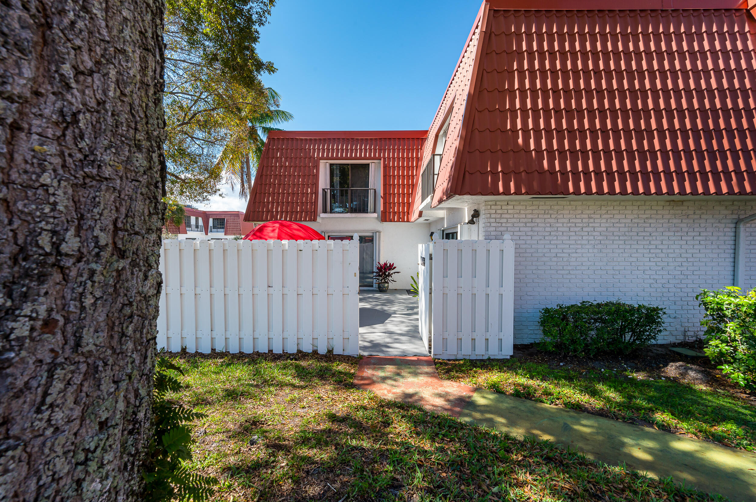 1422 Oxford Lane 14d