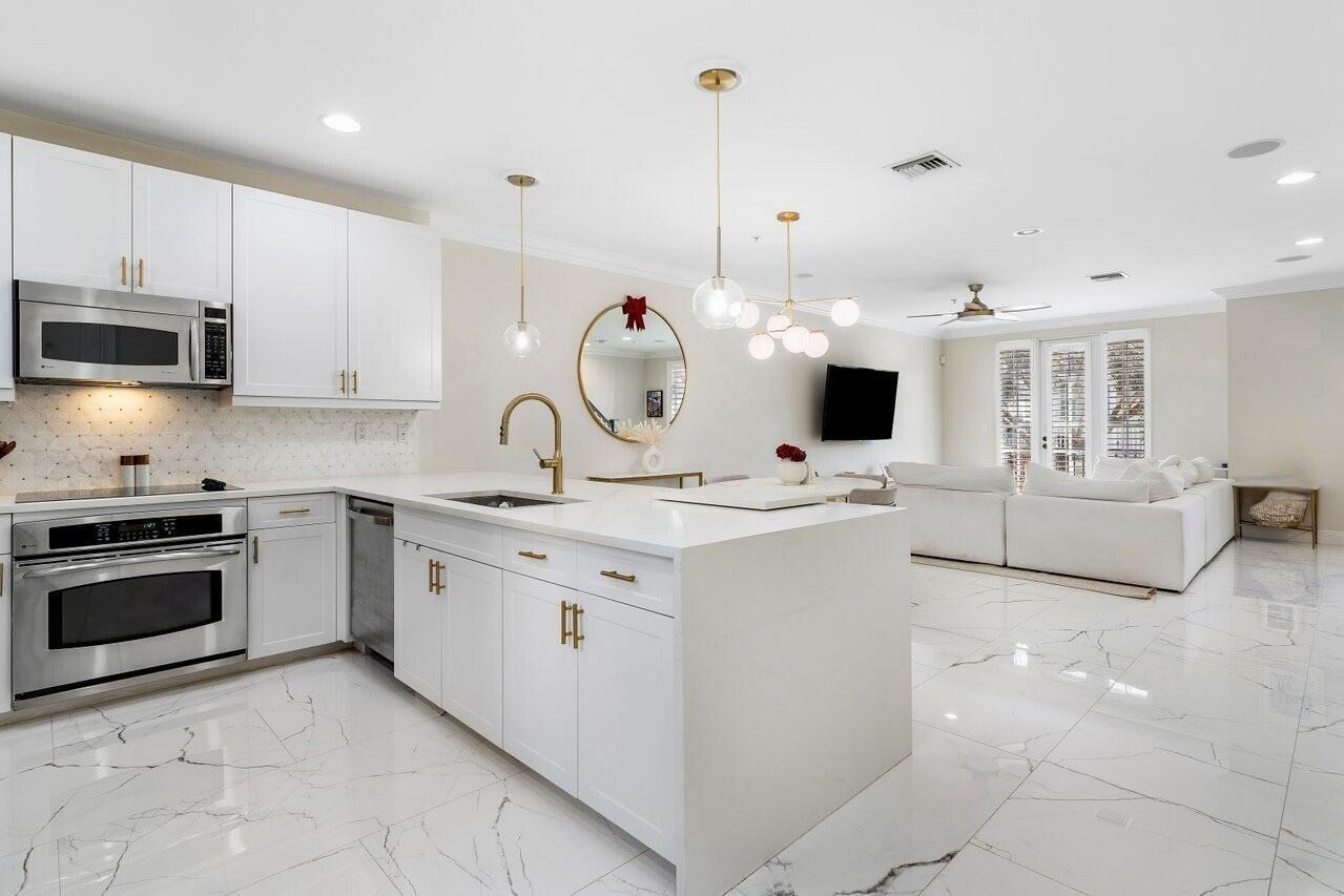 1034 E Heritage Club Circle