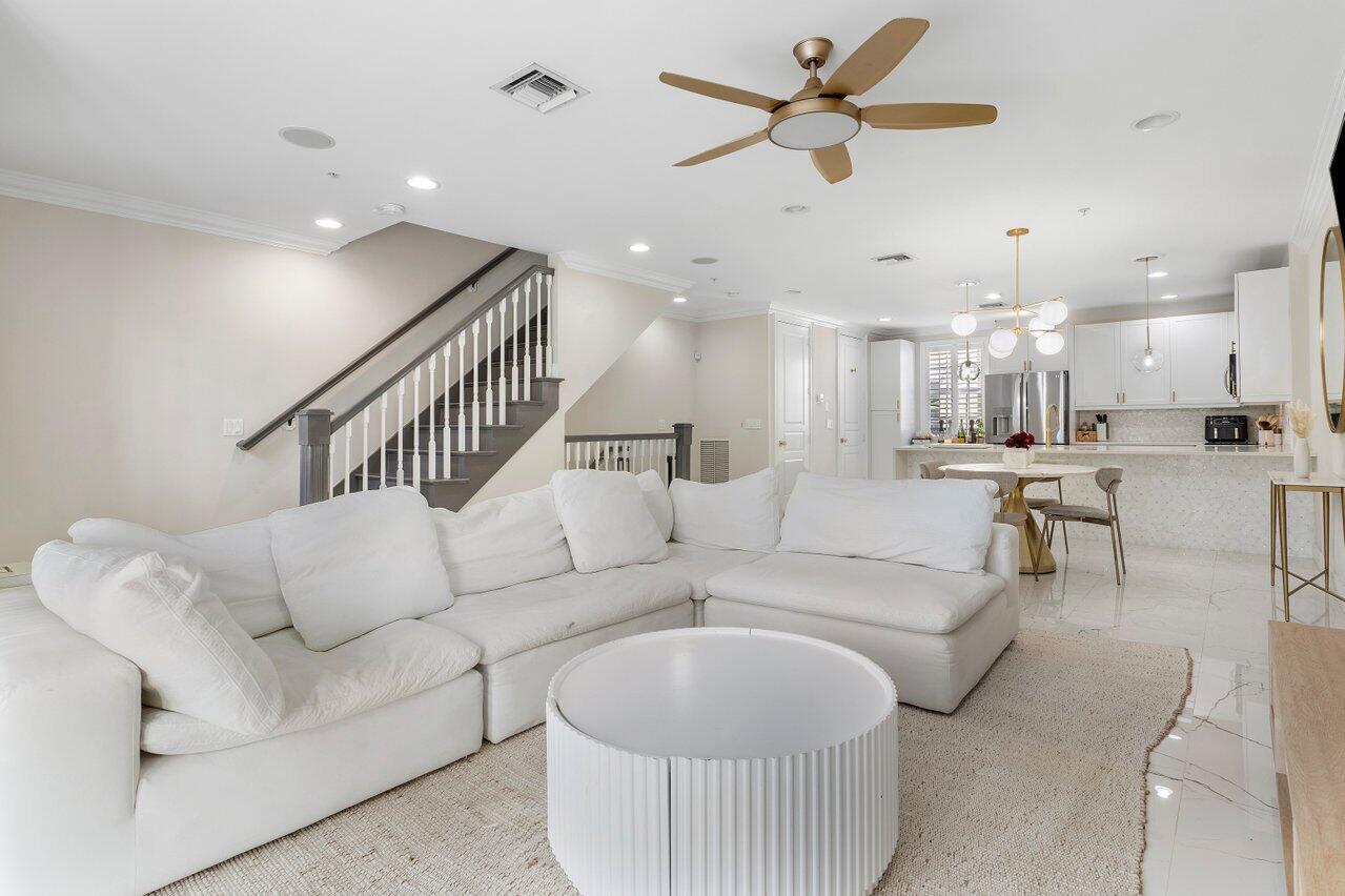 1034 E Heritage Club Circle