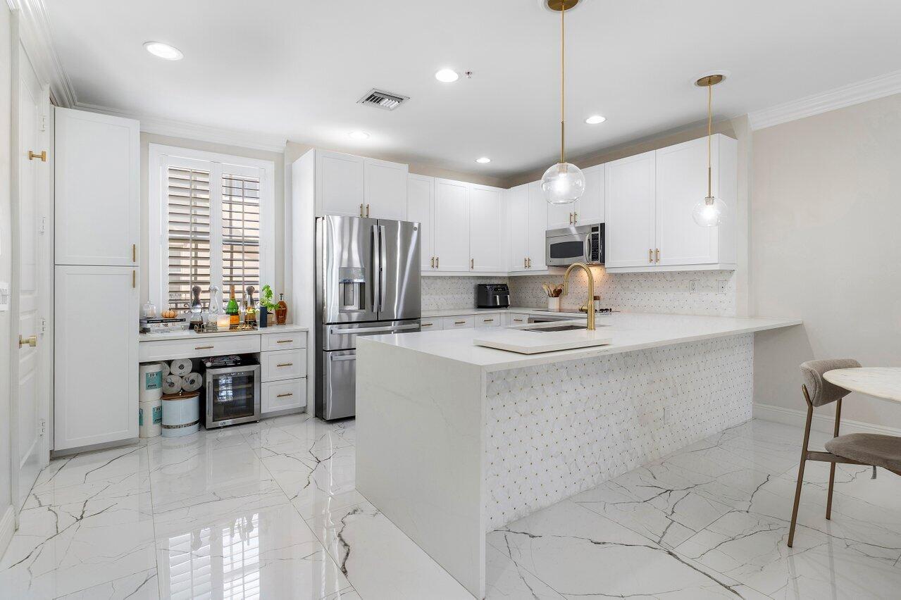 1034 E Heritage Club Circle