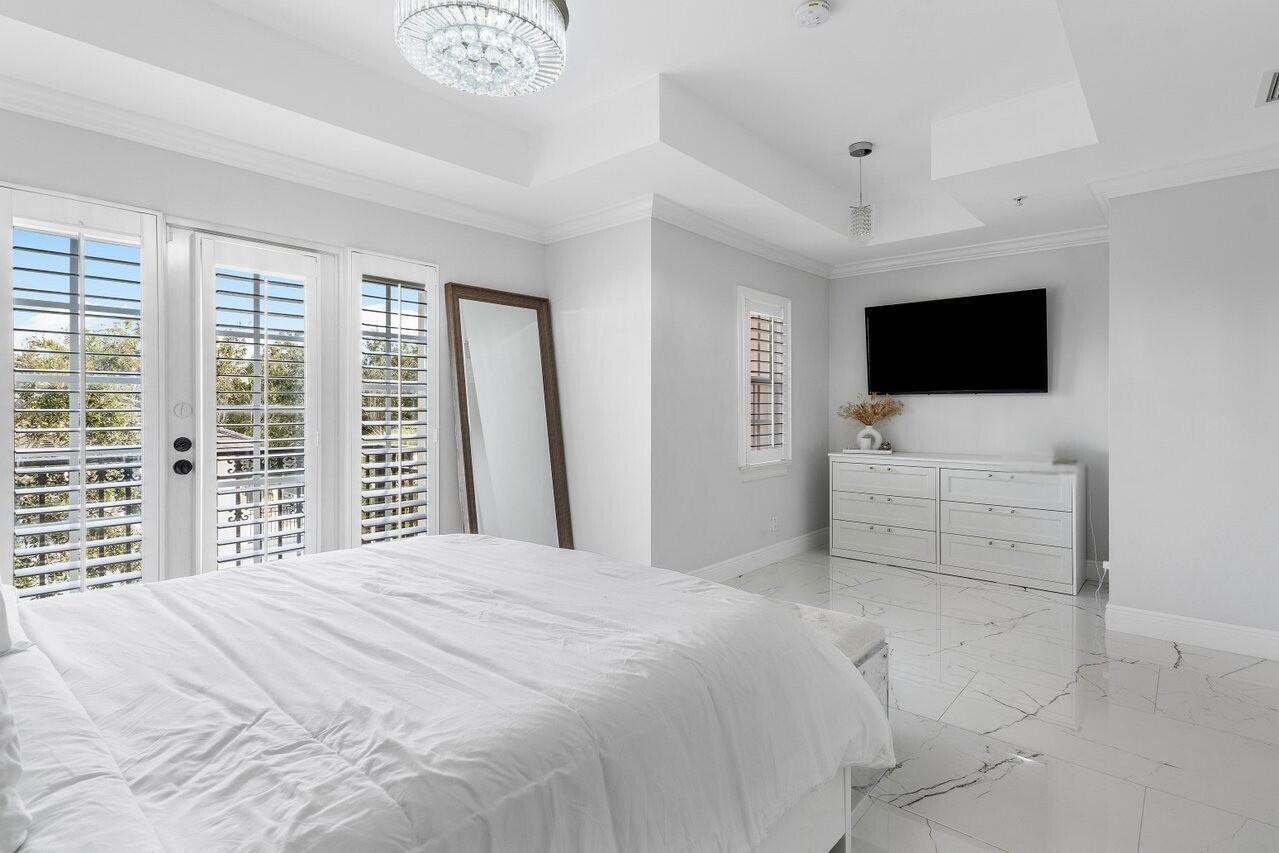 1034 E Heritage Club Circle