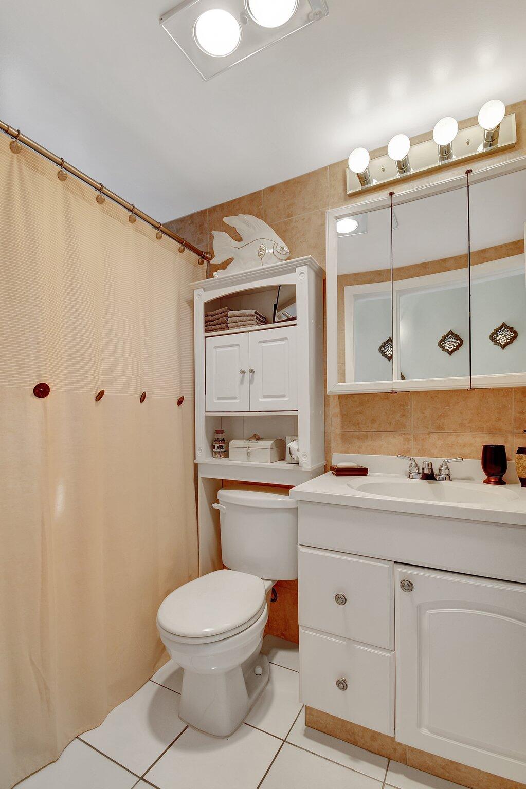 16900 NE 14th Avenue 205, Miami Unit: 205