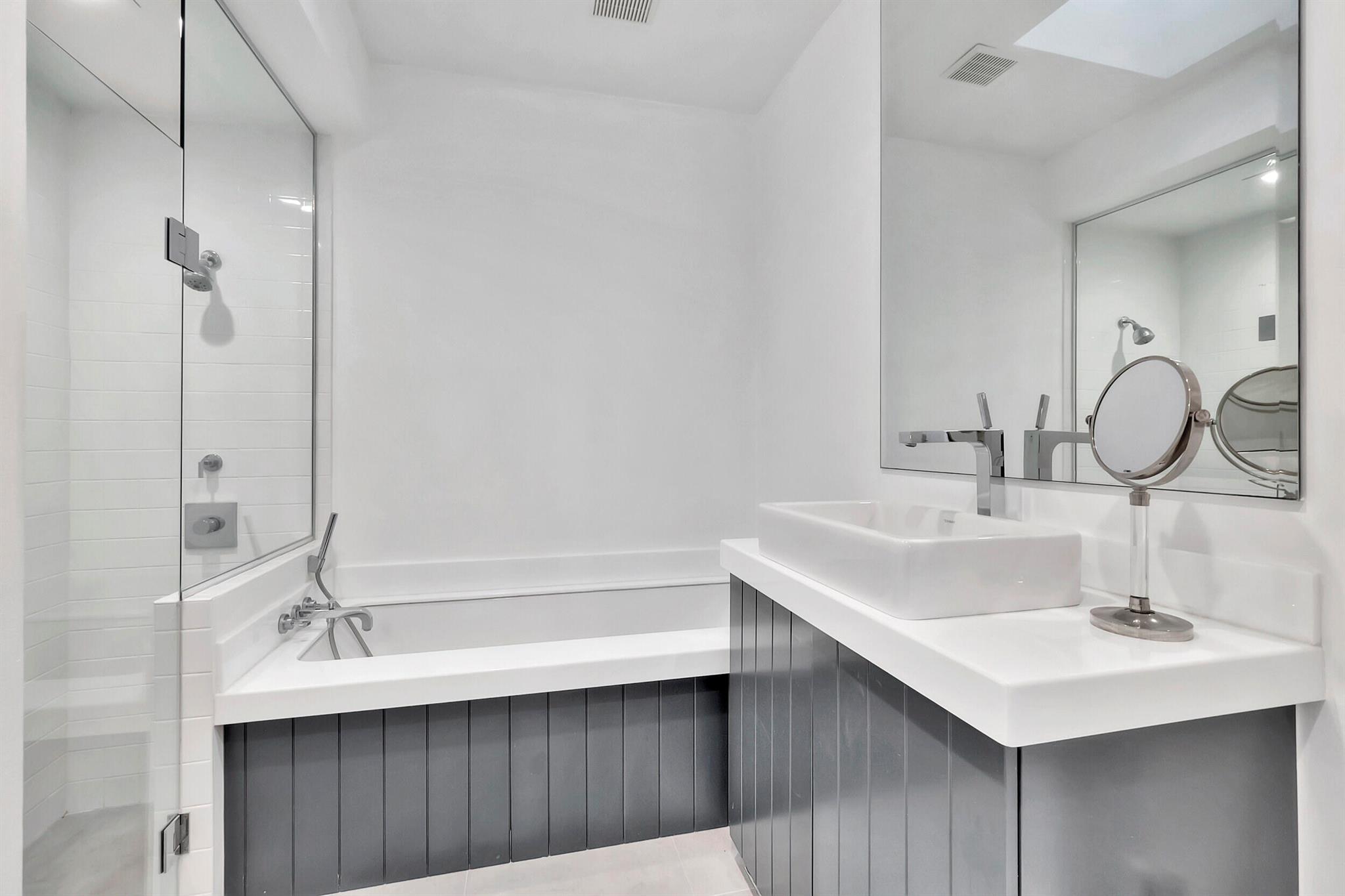 3597 NW Clubside Circle