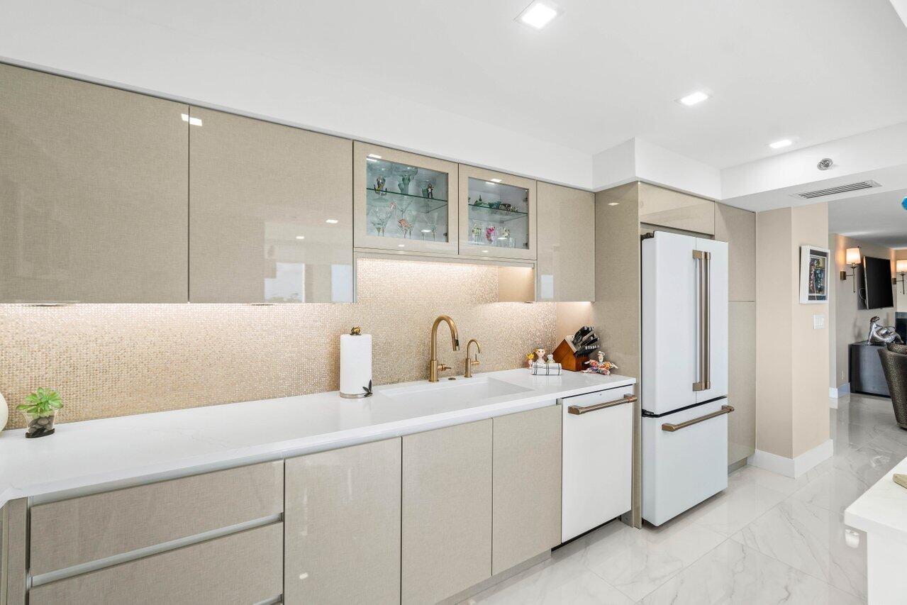 1975 Bridgewood Drive