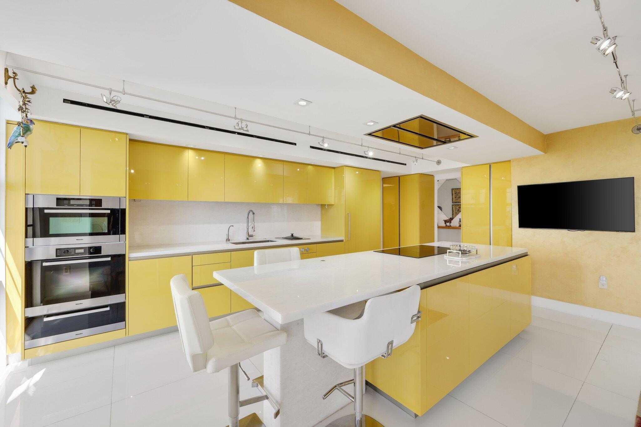 5500 Collins Avenue 1704