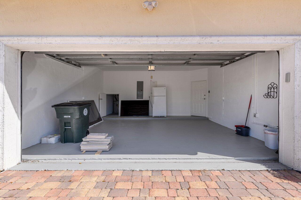 4220 NE 5th Avenue 4220