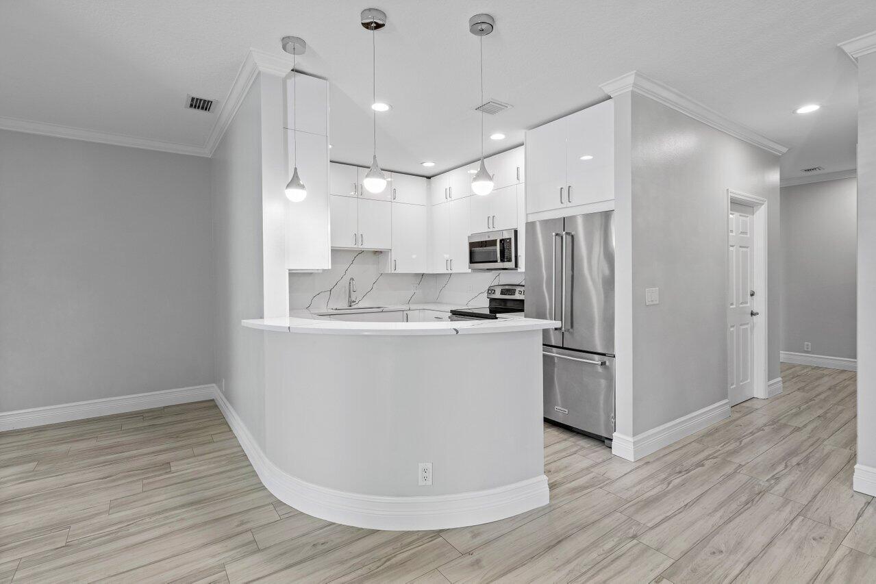 4220 NE 5th Avenue 4220