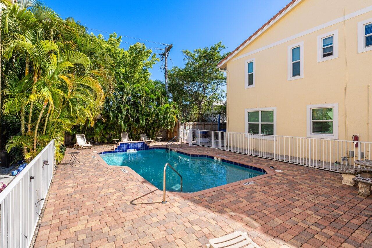 4220 NE 5th Avenue 4220