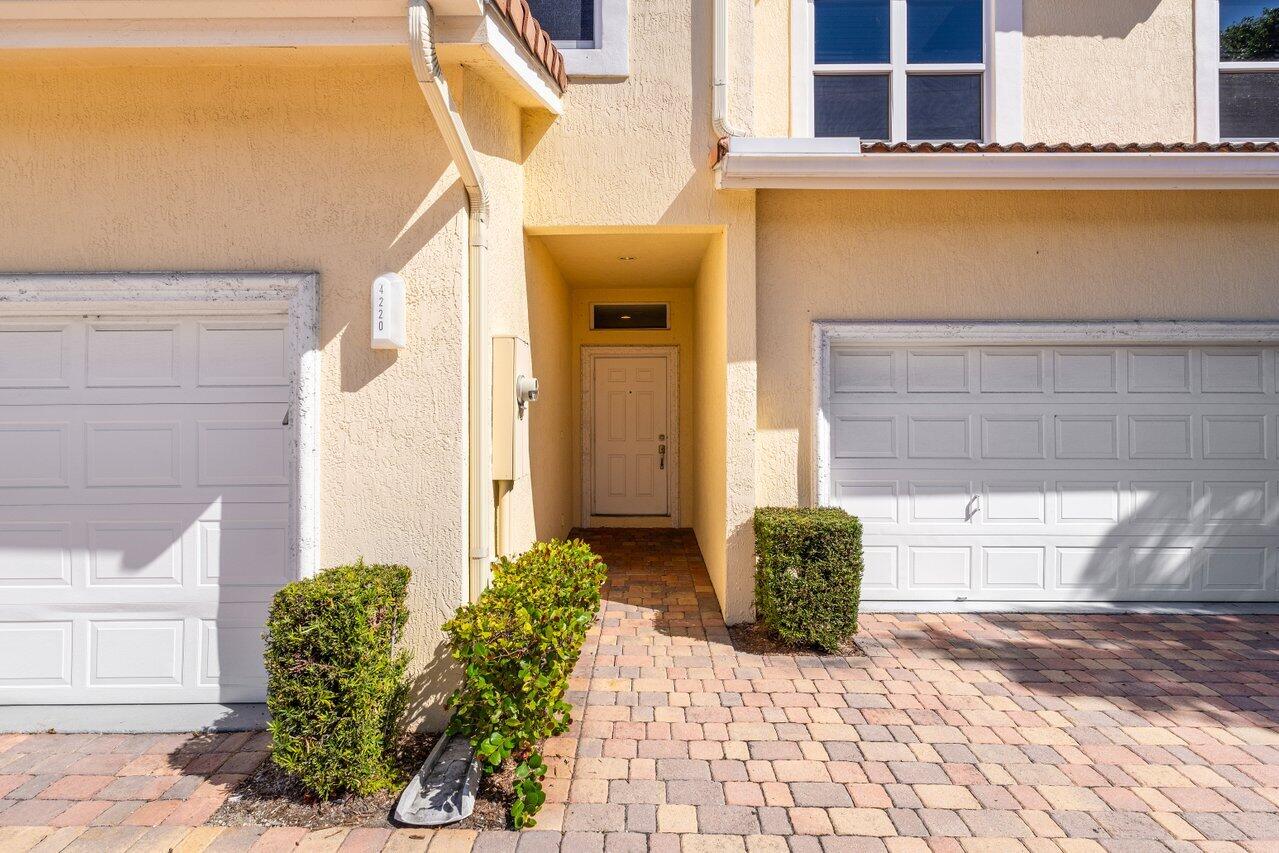 4220 NE 5th Avenue 4220