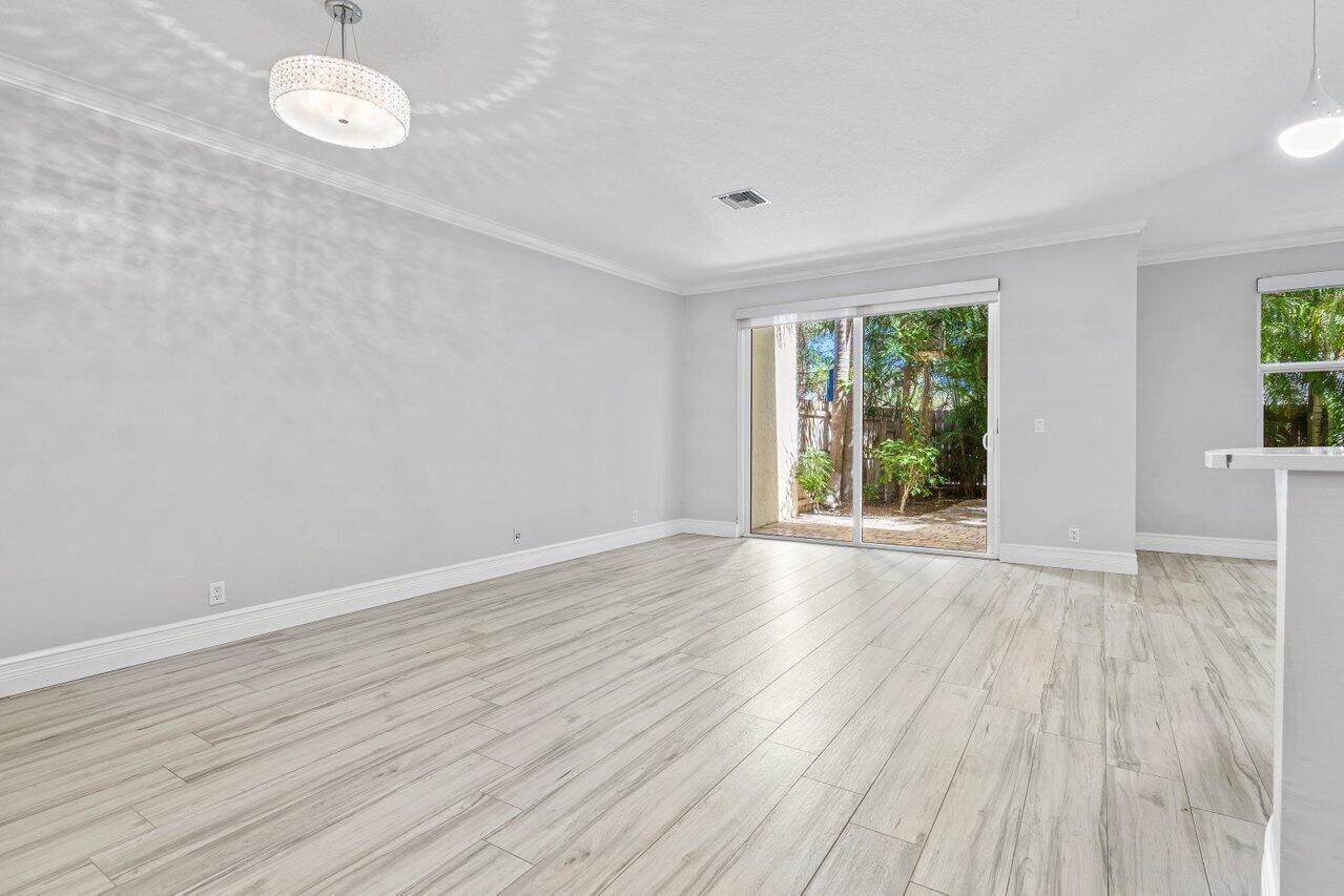 4220 NE 5th Avenue 4220