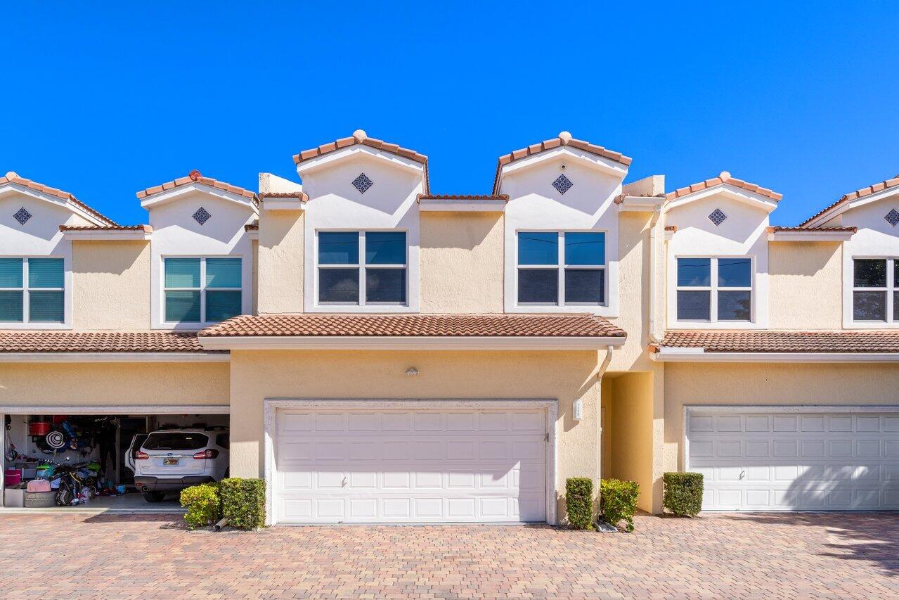 4220 NE 5th Avenue 4220