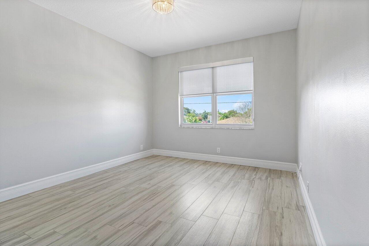 4220 NE 5th Avenue 4220