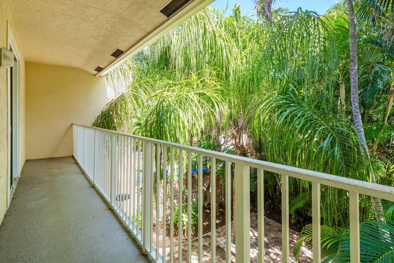 4220 NE 5th Avenue 4220