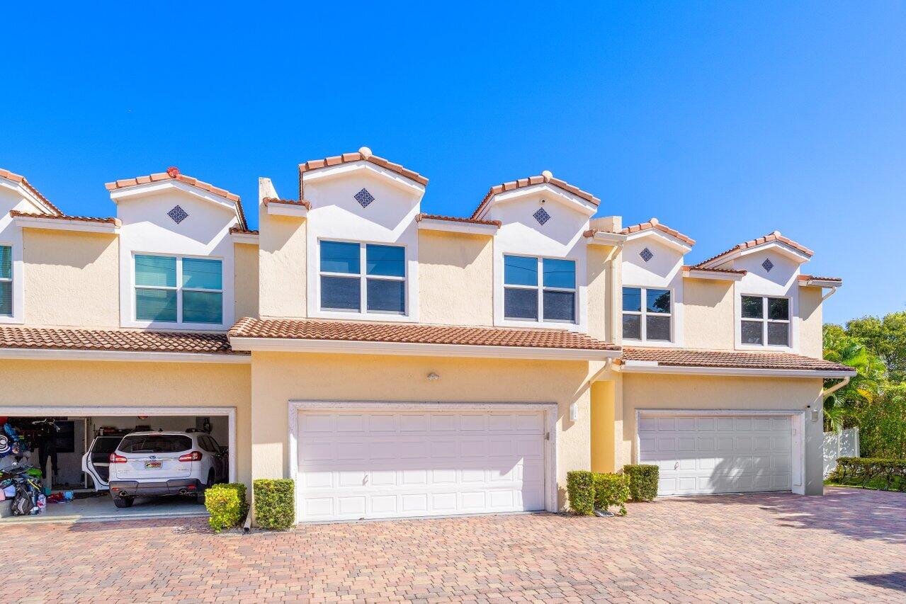 4220 NE 5th Avenue 4220