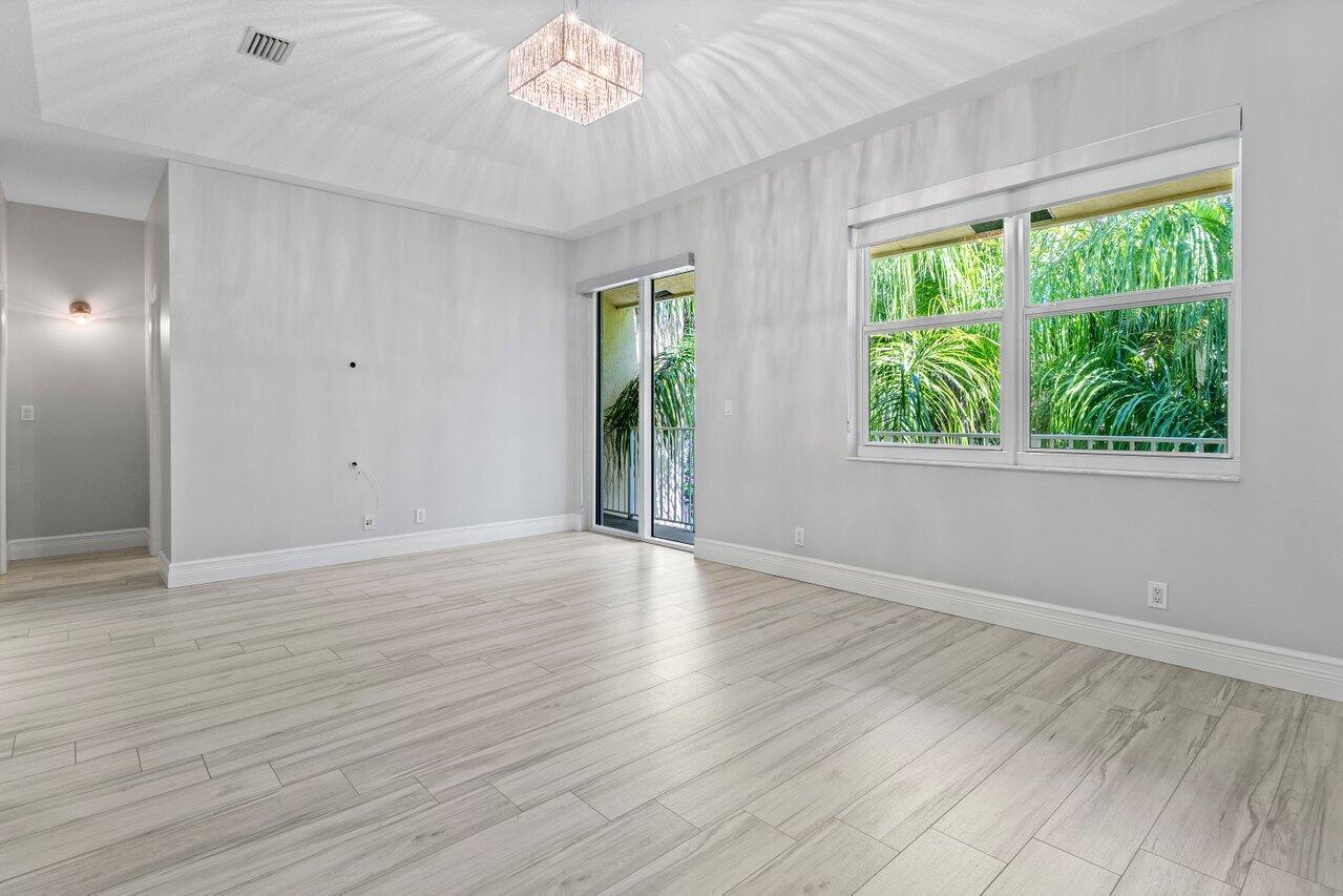 4220 NE 5th Avenue 4220