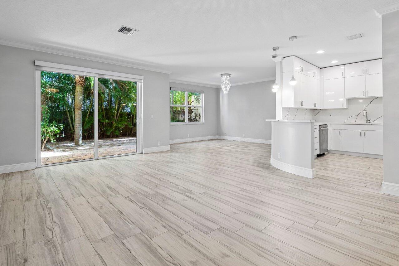 4220 NE 5th Avenue 4220