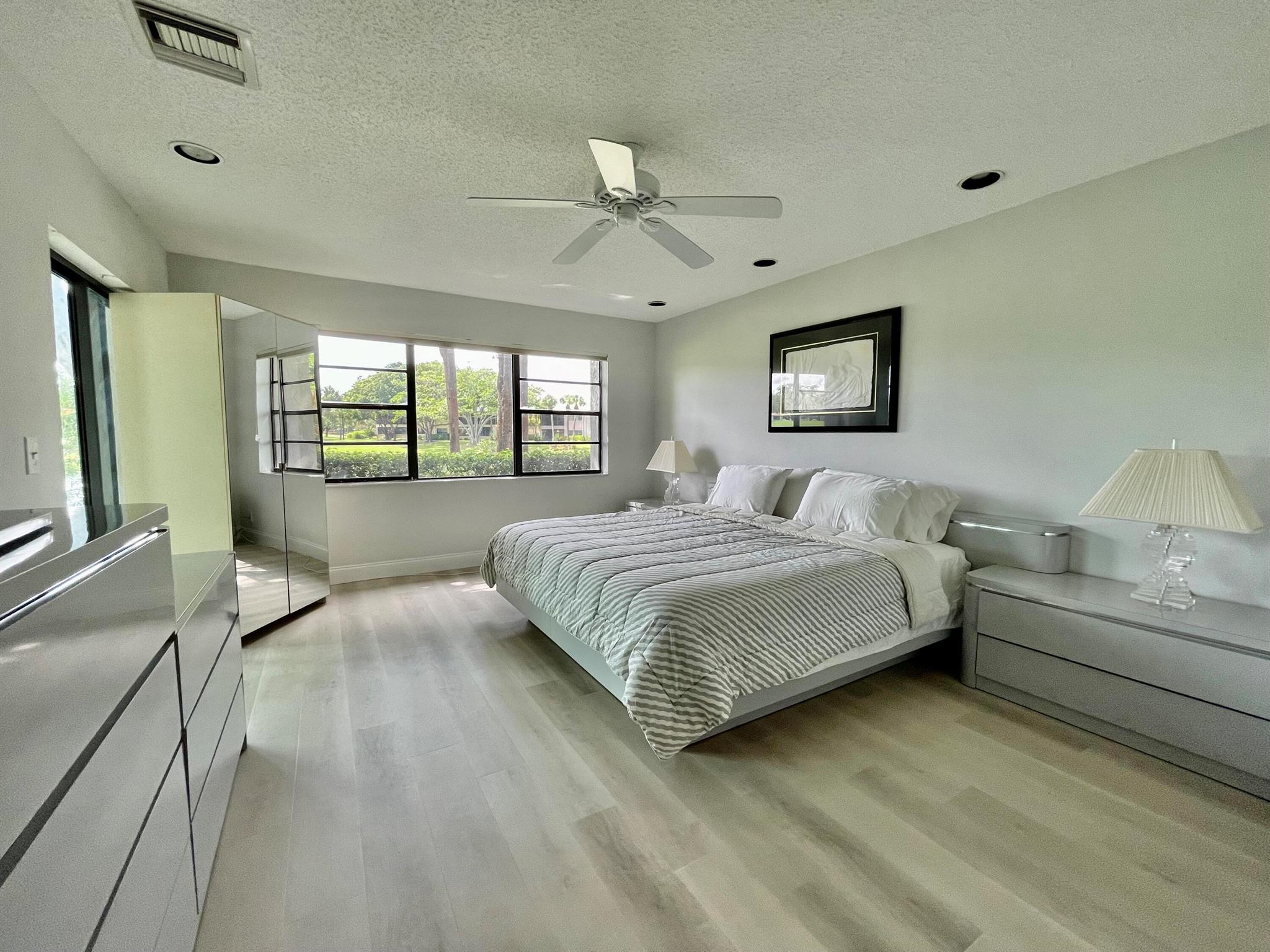 61 Eastgate Drive E