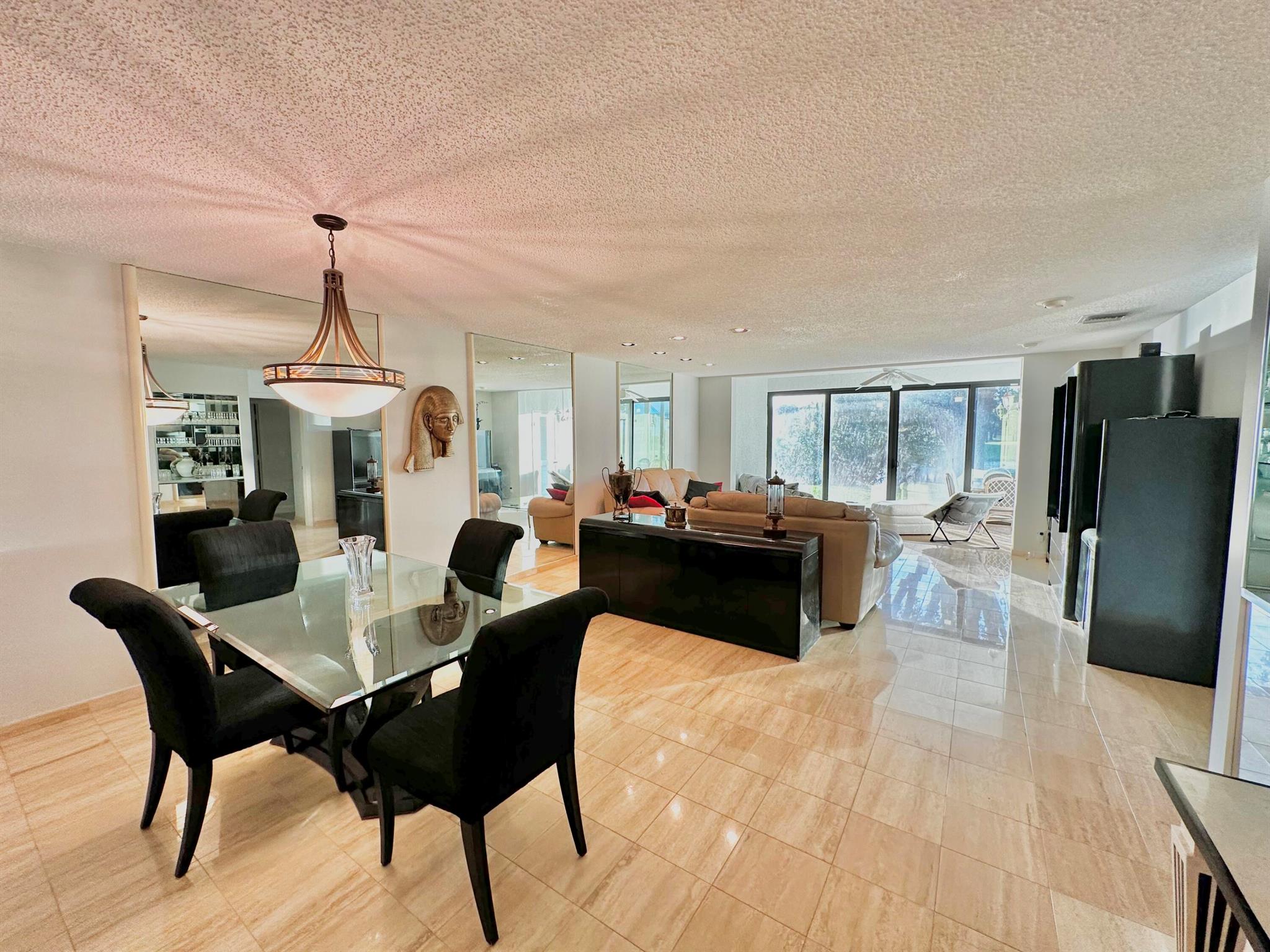 61 Eastgate Drive E
