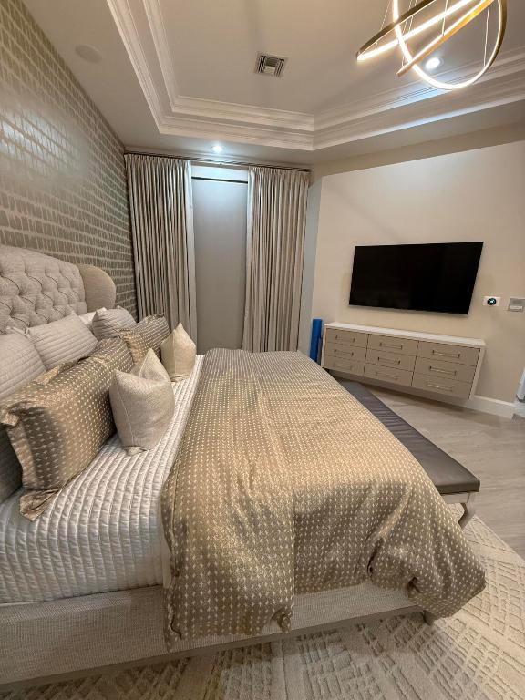 4085 Avalon Pointe Drive, Boca Raton