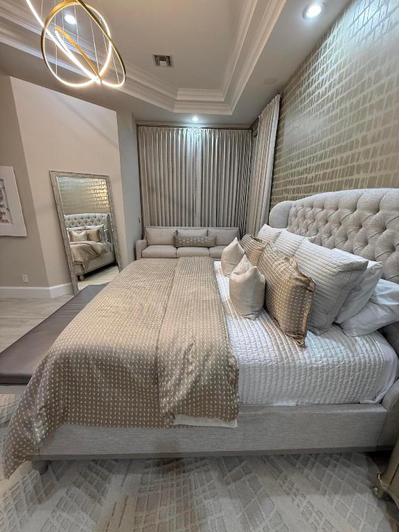 4085 Avalon Pointe Drive, Boca Raton