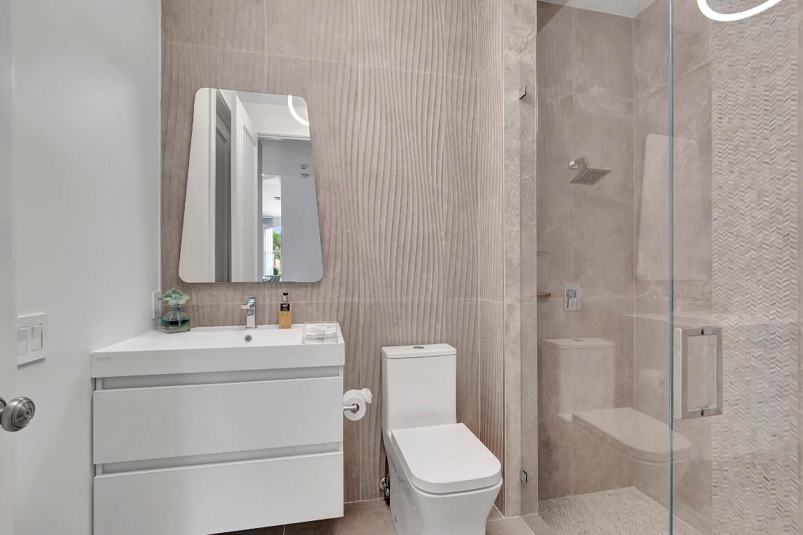 4085 Avalon Pointe Drive, Boca Raton