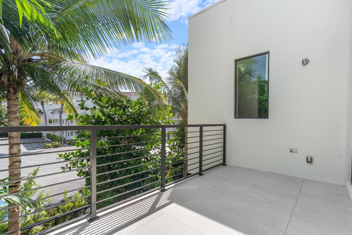 1068 Del Harbour Drive