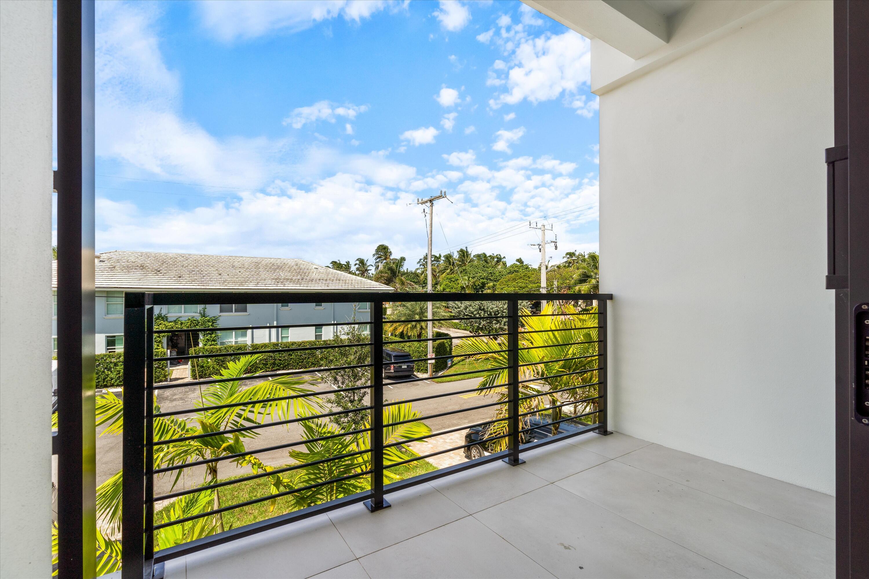 1068 Del Harbour Drive