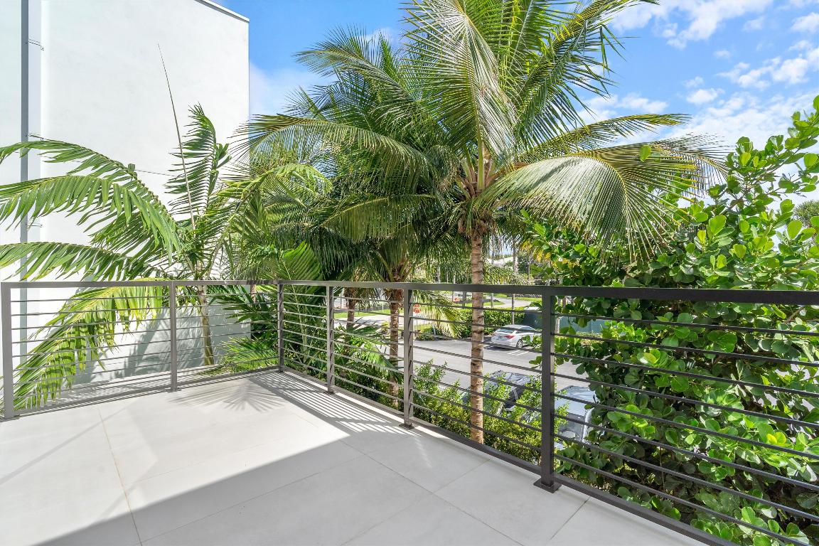 1068 Del Harbour Drive