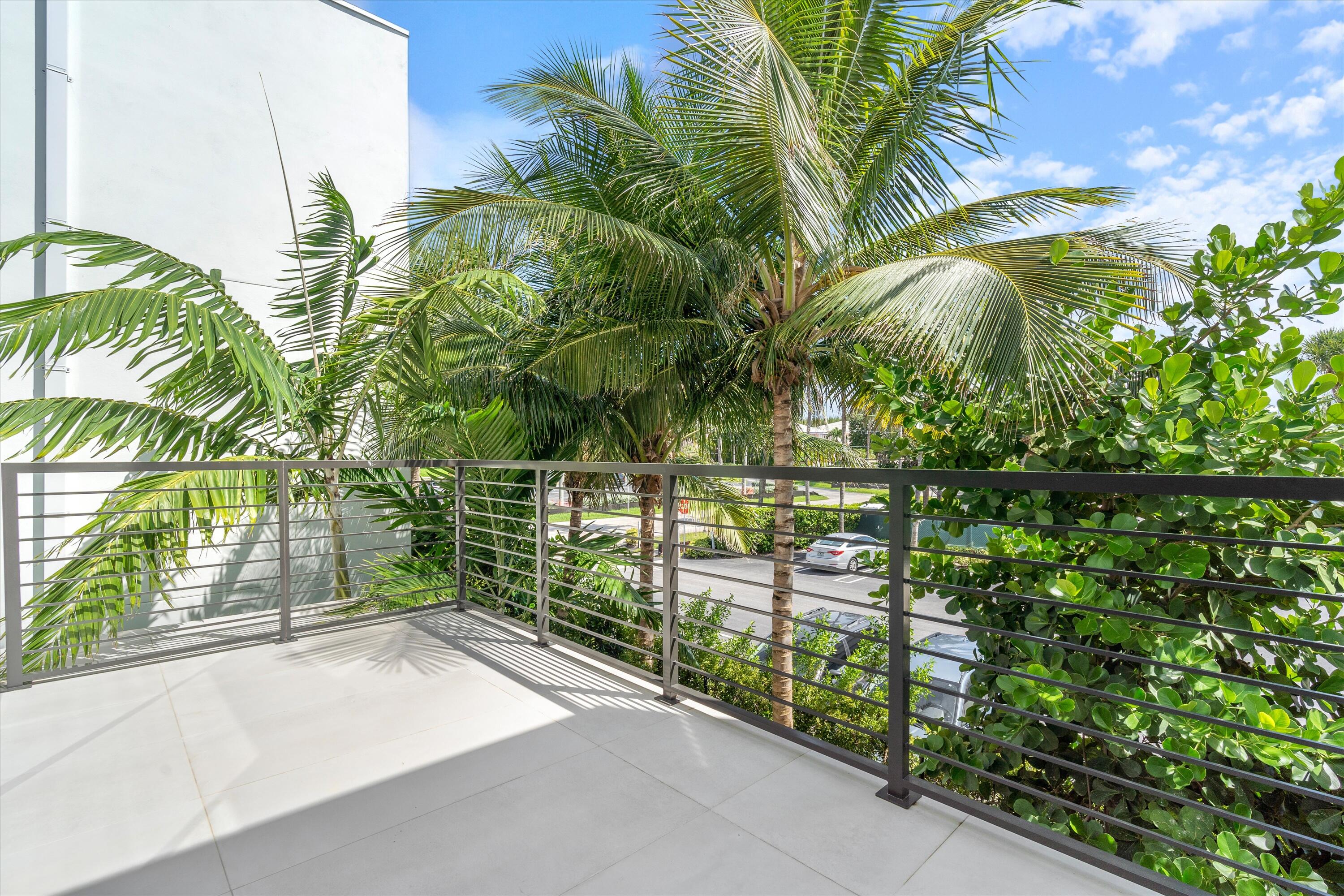 1068 Del Harbour Drive