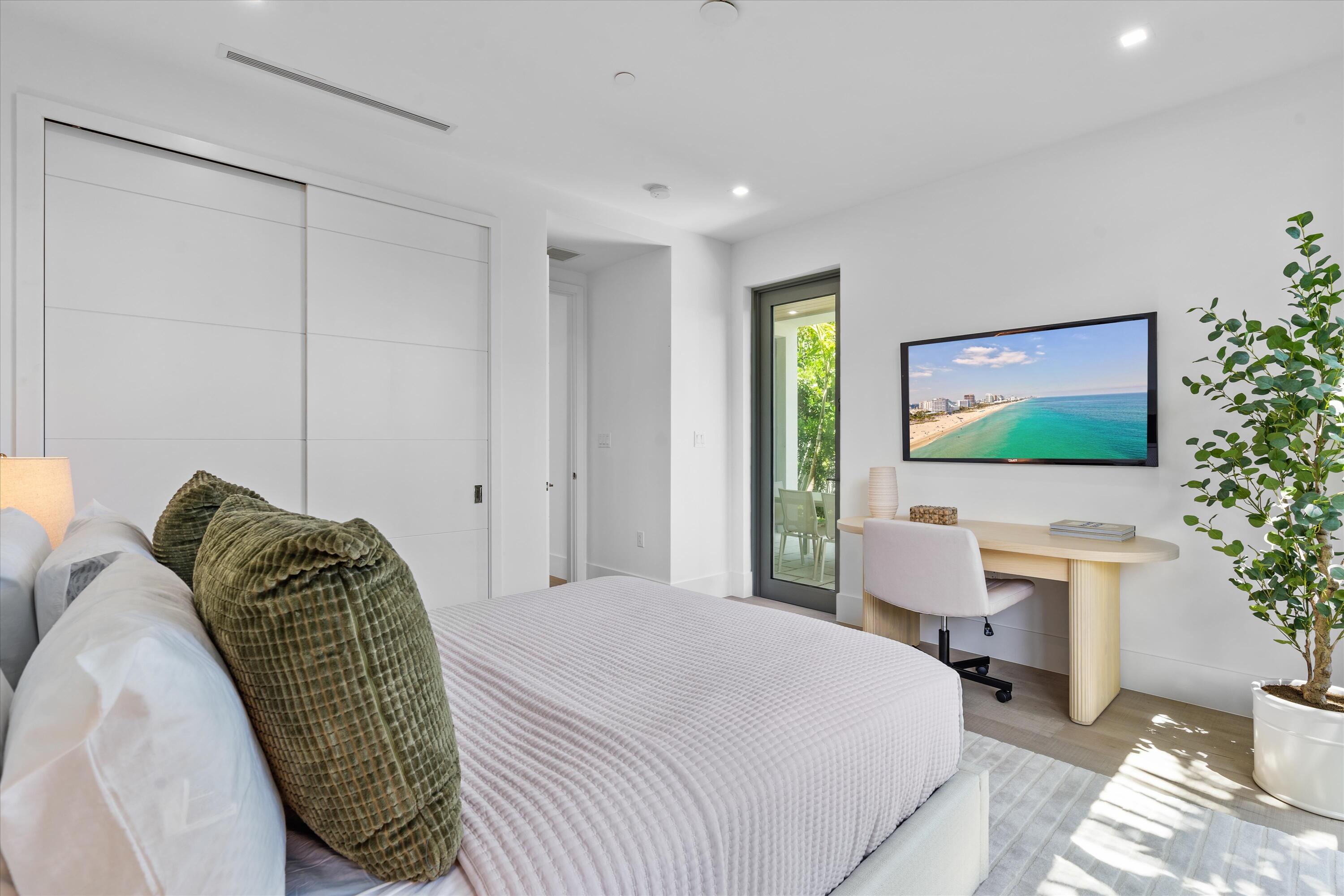 1070 Del Harbour Drive