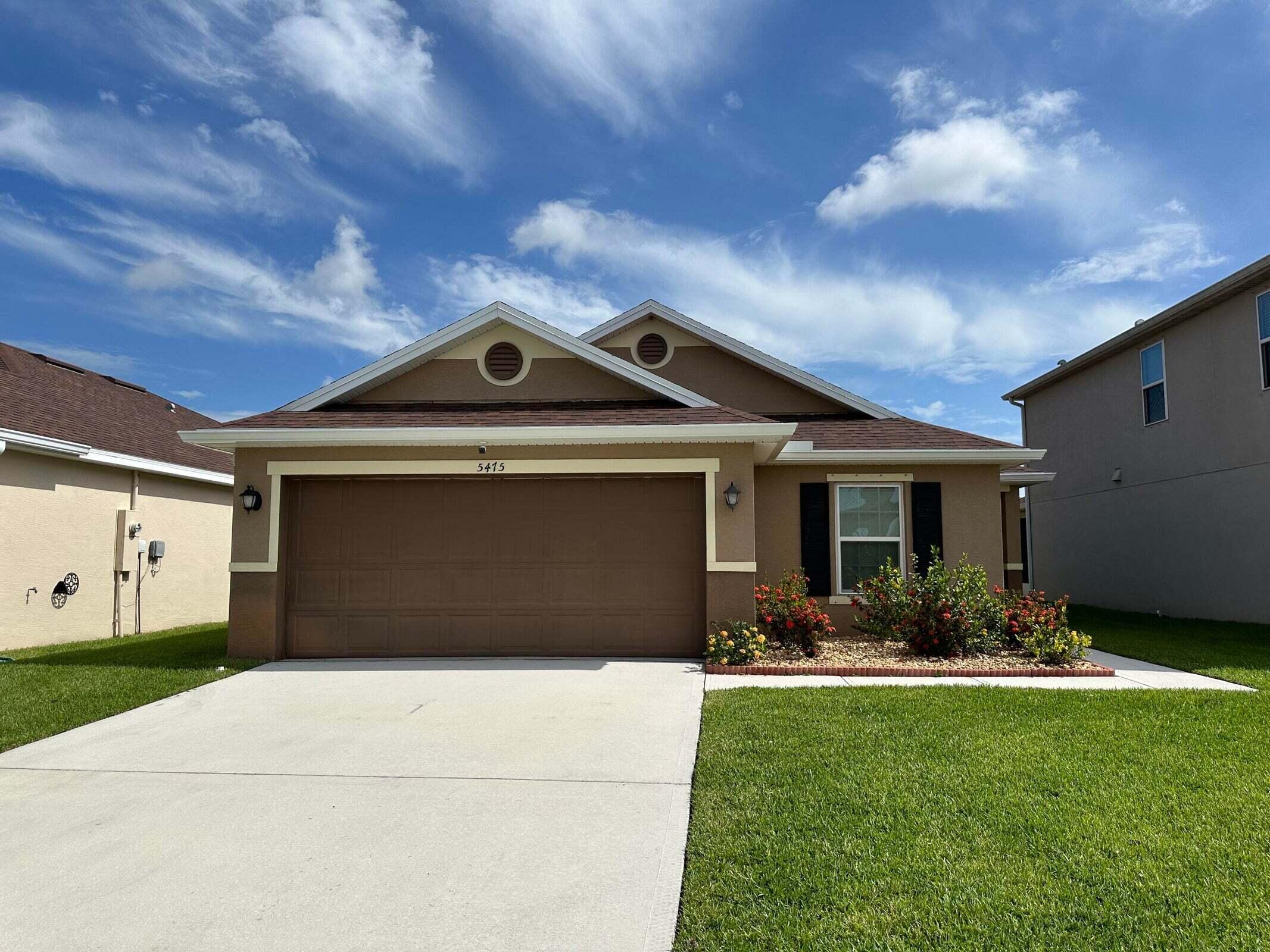 5475 NW Pine Trail Circle