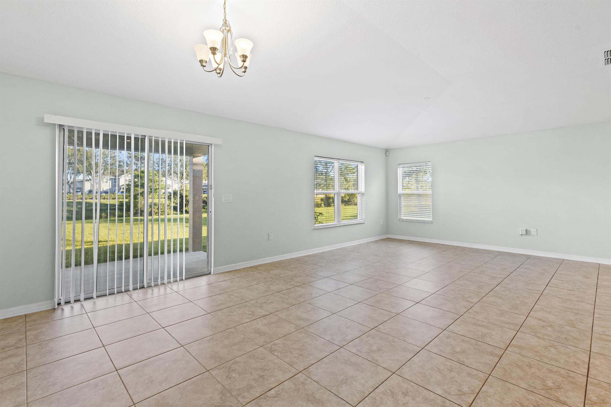 5475 NW Pine Trail Circle