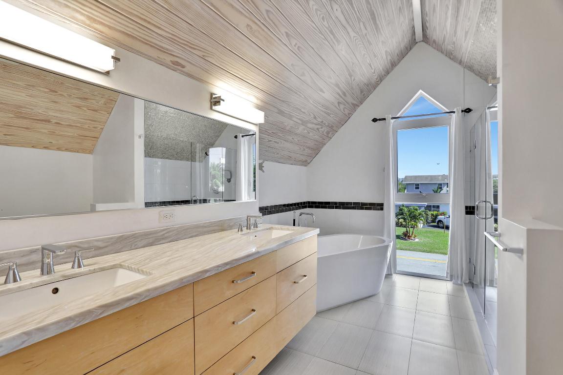 810 NE 4th Street, Deerfield Beach