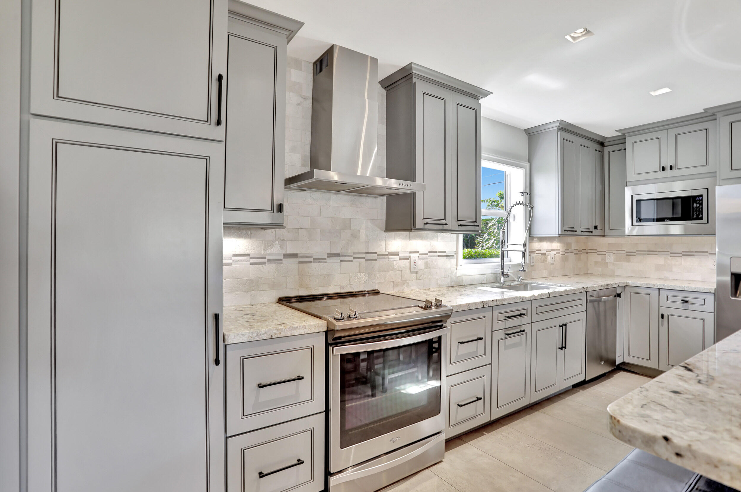 810 NE 4th Street, Deerfield Beach