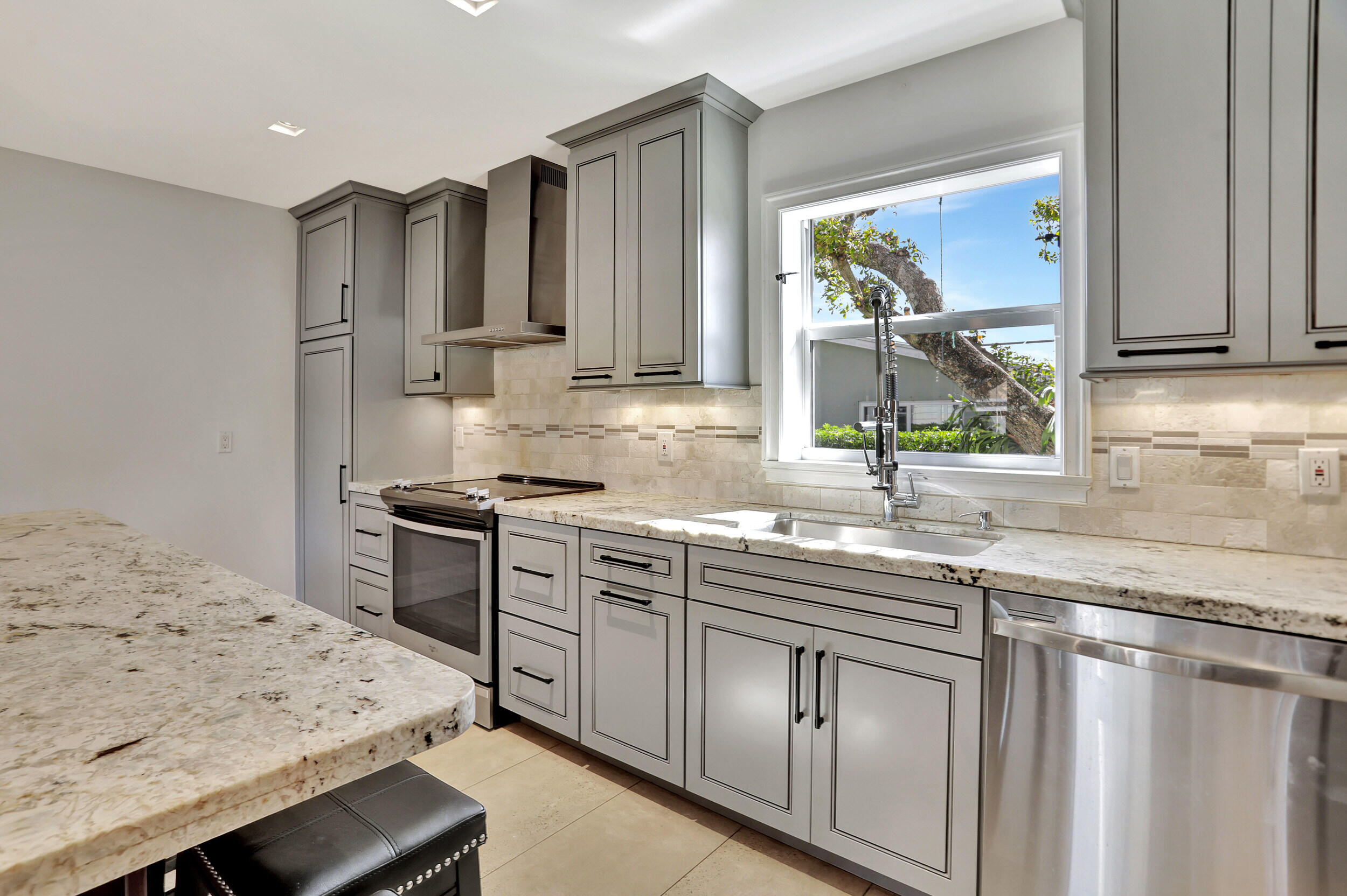 810 NE 4th Street, Deerfield Beach