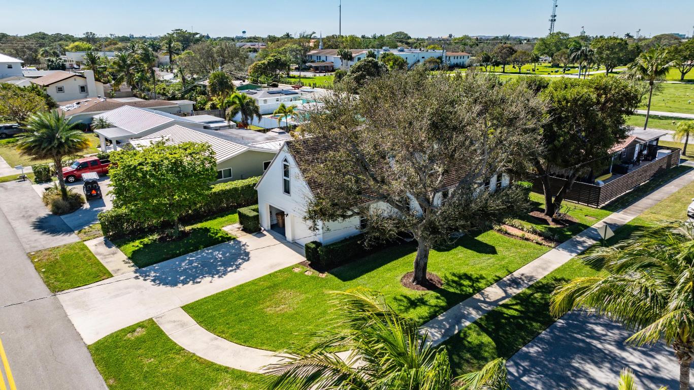 810 NE 4th Street, Deerfield Beach