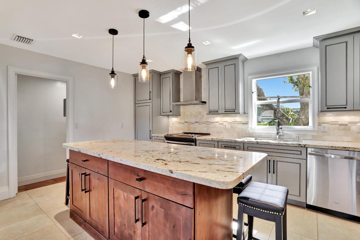 810 NE 4th Street, Deerfield Beach