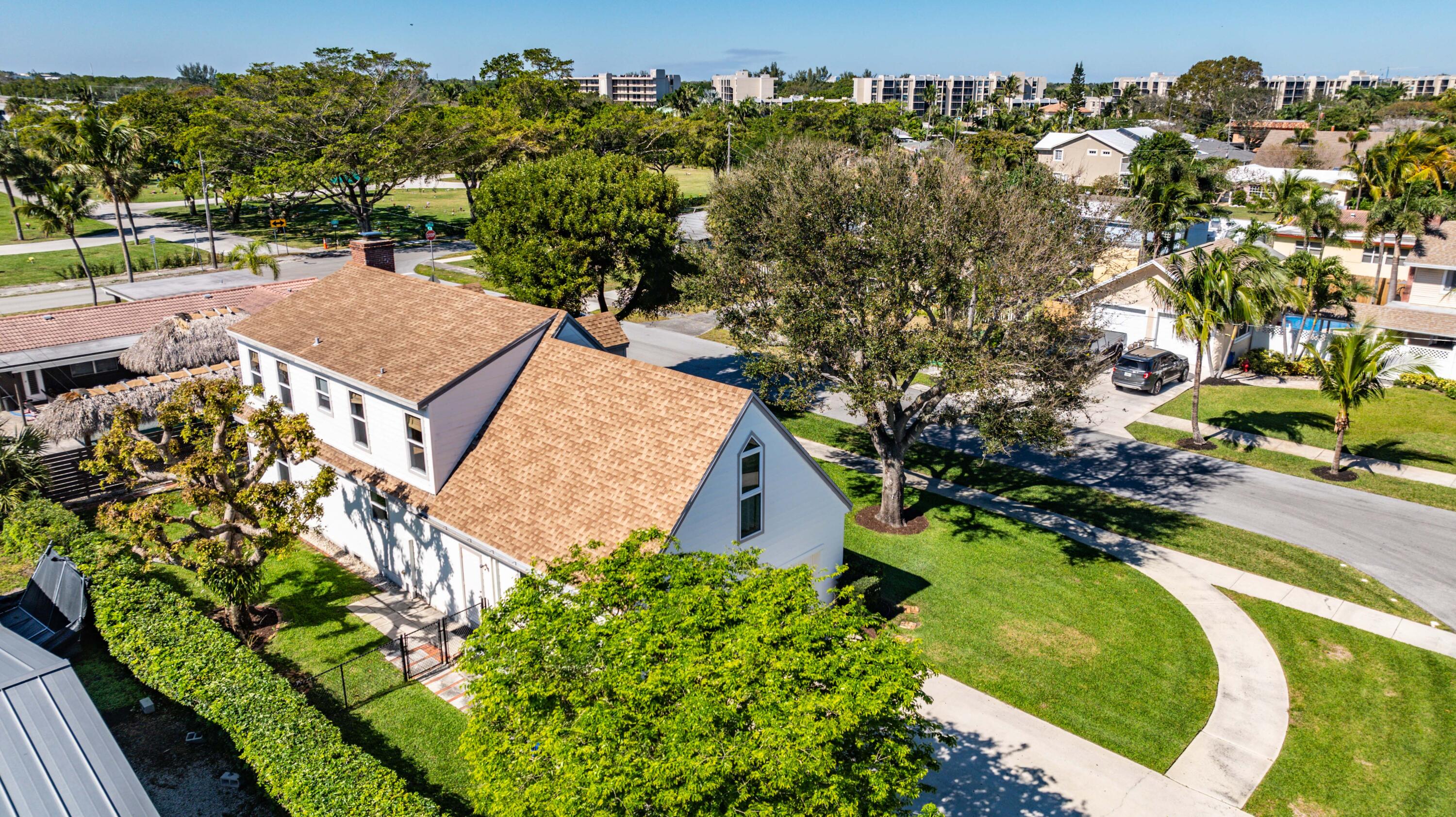 810 NE 4th Street, Deerfield Beach