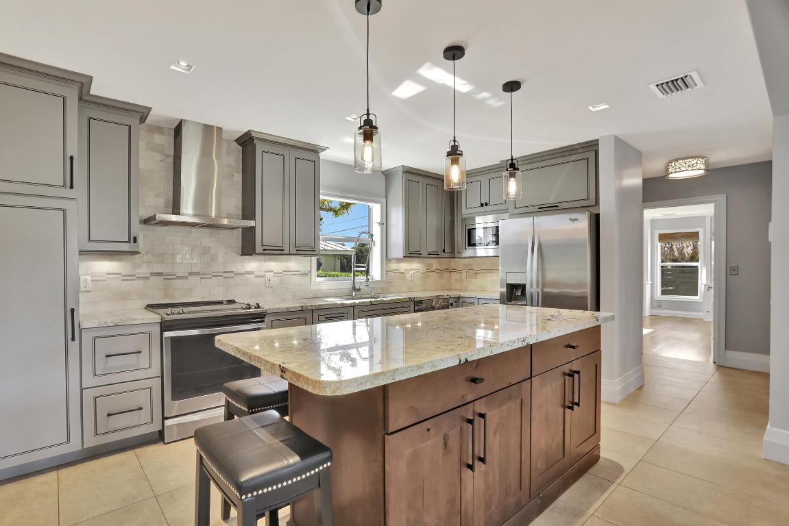 810 NE 4th Street, Deerfield Beach