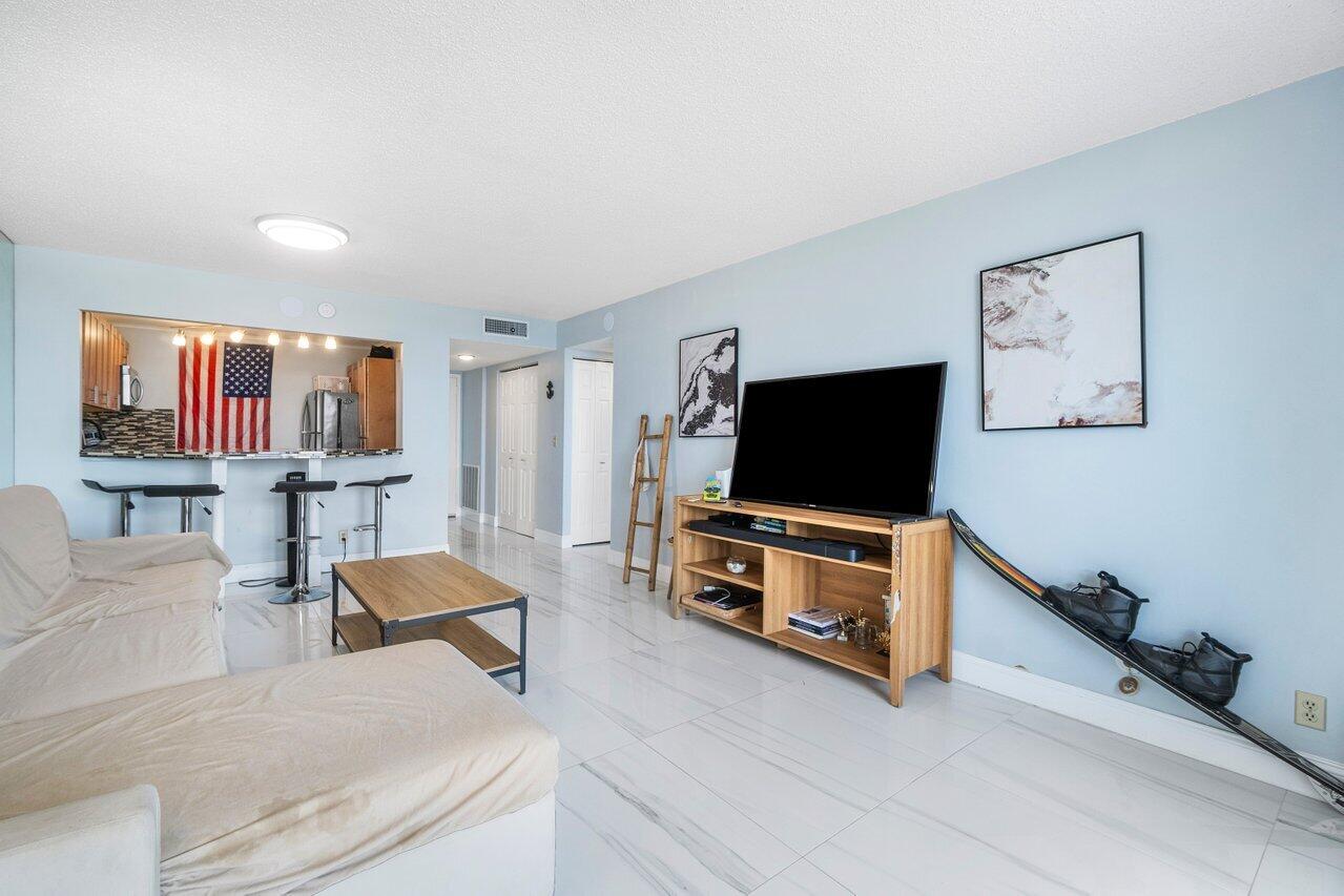 480 Executive Center Drive 1b